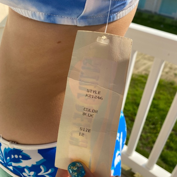 💜 FREE w/ PURCHASE 💜☁️Vintage Y2K tie dye bathing suit top NWT☁️ - Picture 4 of 4